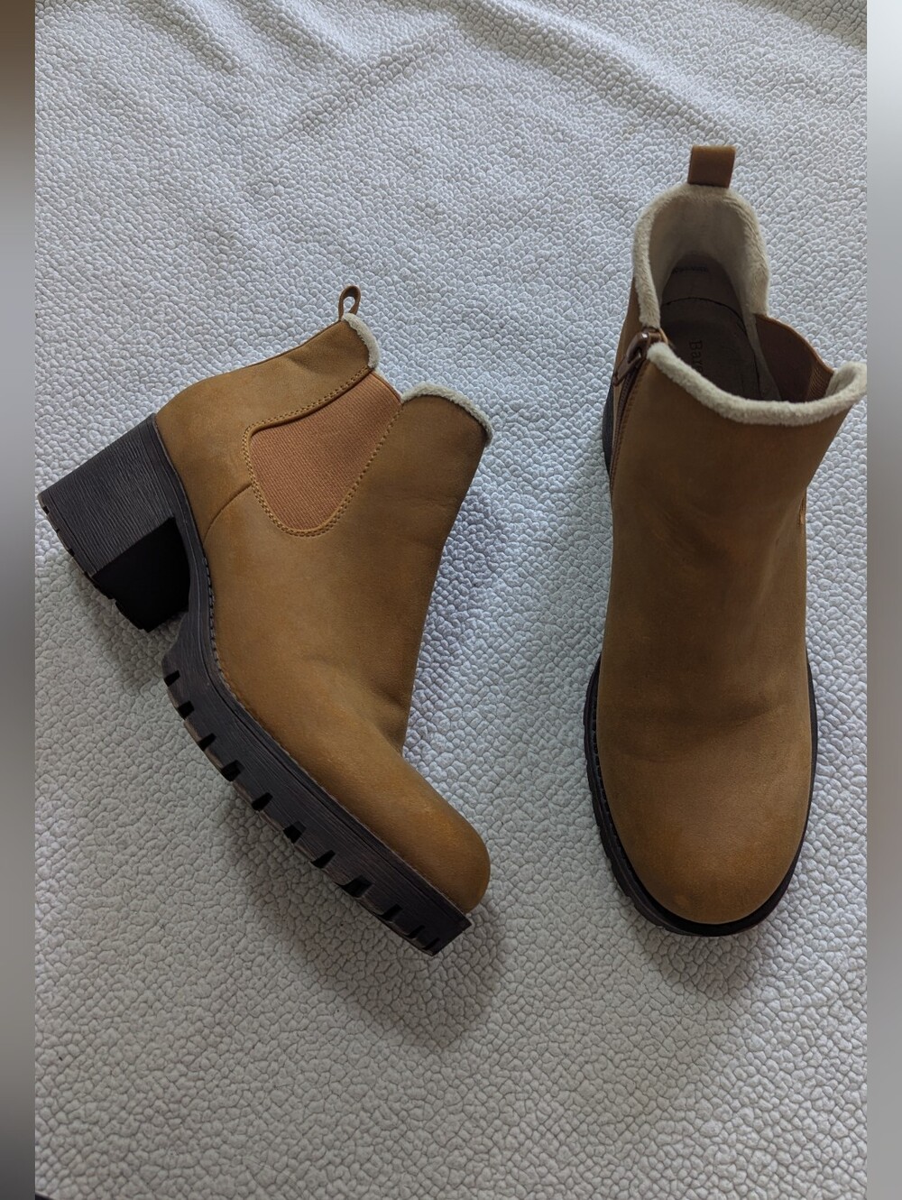 Baretraps Size 9.5 Tan Faux Fur Trim Block Heel Lug‎ Sole Chelsea Booties
